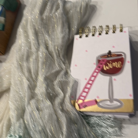 Bundle - Notebook, Intuition Razor, Burt’s Bees Balms, Glass Case, Scarf & Key - Picture 6 of 10